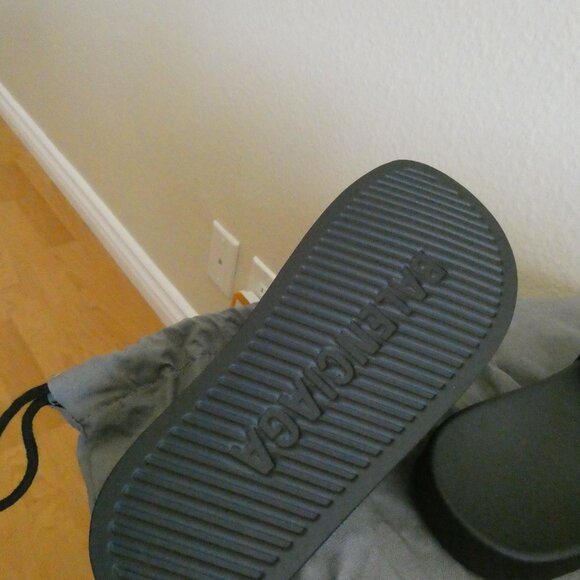 Brand New Balenciaga Pool Slide Flip-Flup Size 37 (US- 7) - Picture 6 of 7